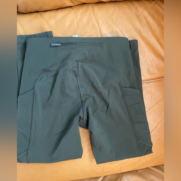 Lululemon like new workout - Picture 3 of 6